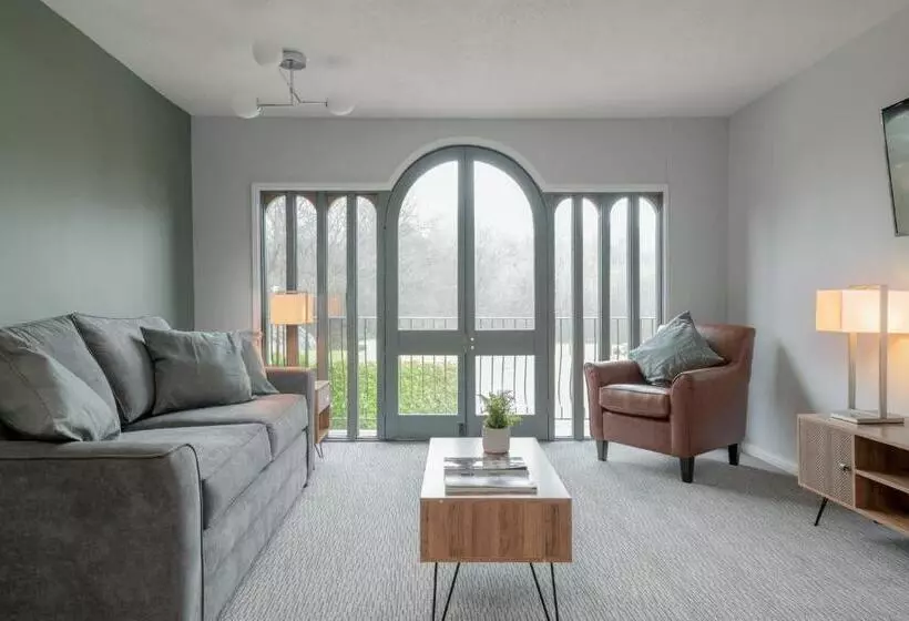 Hotelli Lakeview Manor