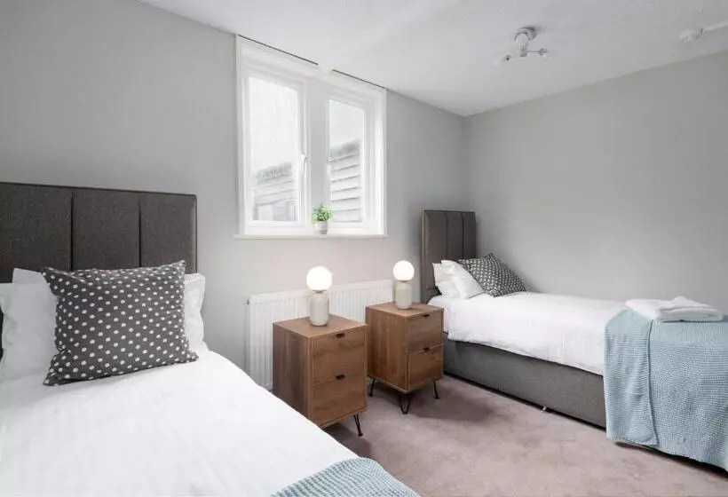 Hotelli Lakeview Manor