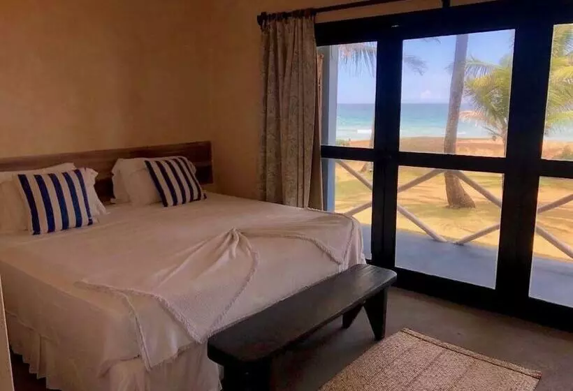 Hotel Peninsula Beach Club