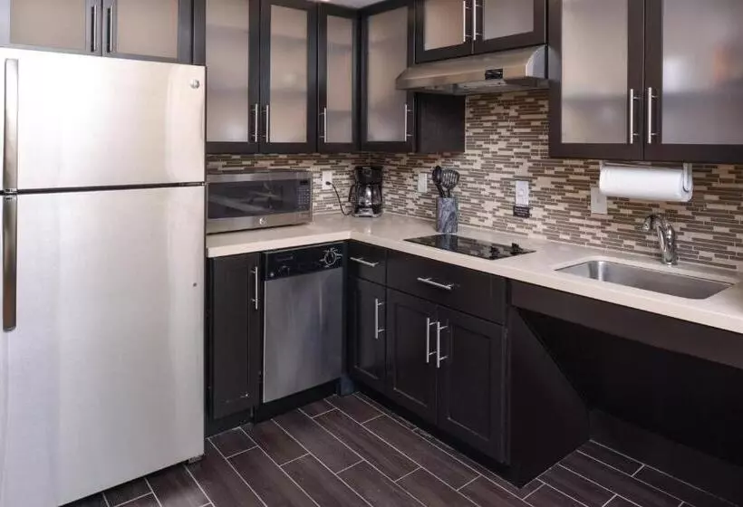 Отель Staybridge Suites Merrillville, An Ihg