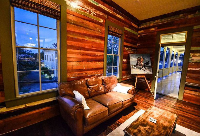 Отель Legendary Texas Polo Club At Phillip Manor Sqaure B&b