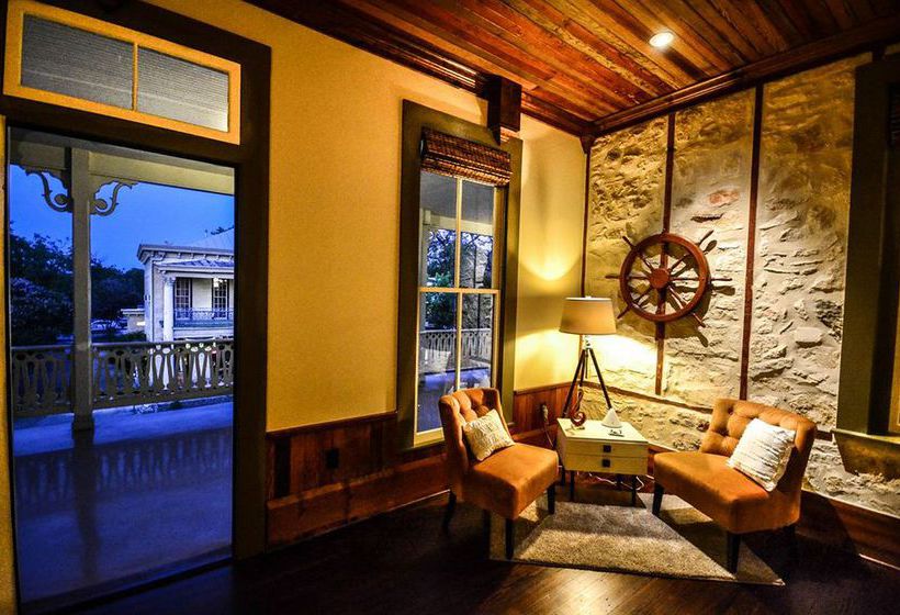 Отель Legendary Texas Polo Club At Phillip Manor Sqaure B&b