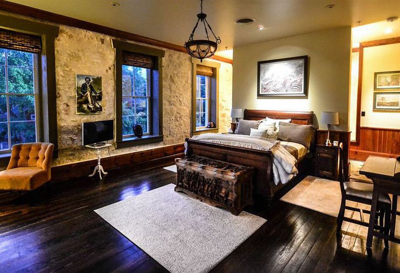 Отель Legendary Texas Polo Club At Phillip Manor Sqaure B&b