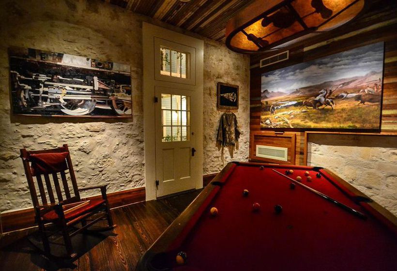 Отель Legendary Texas Polo Club At Phillip Manor Sqaure B&b