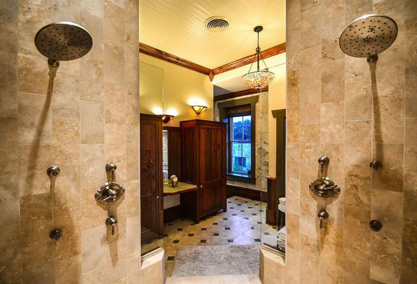 Отель Legendary Texas Polo Club At Phillip Manor Sqaure B&b