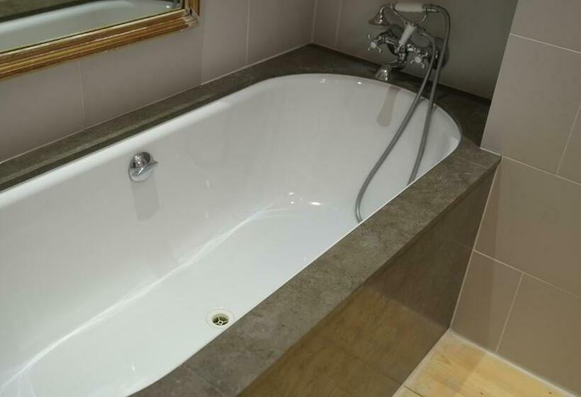 مبيت وإفطار Chateau Montalembert Maîche