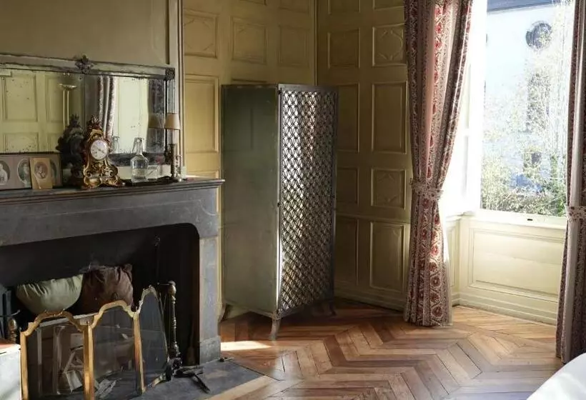 ベッドアンドブレックファースト Chateau Montalembert Maîche