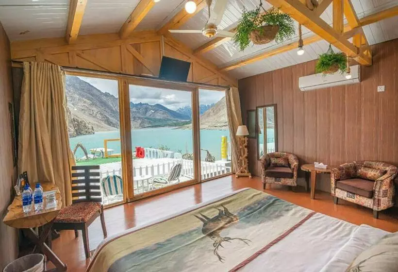 هتل Luxus Hunza Attabad Lake Resort