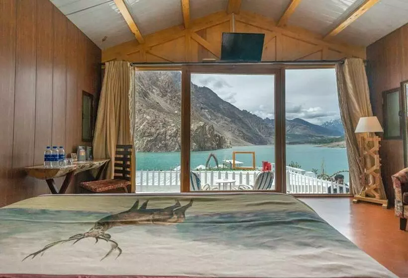 هتل Luxus Hunza Attabad Lake Resort