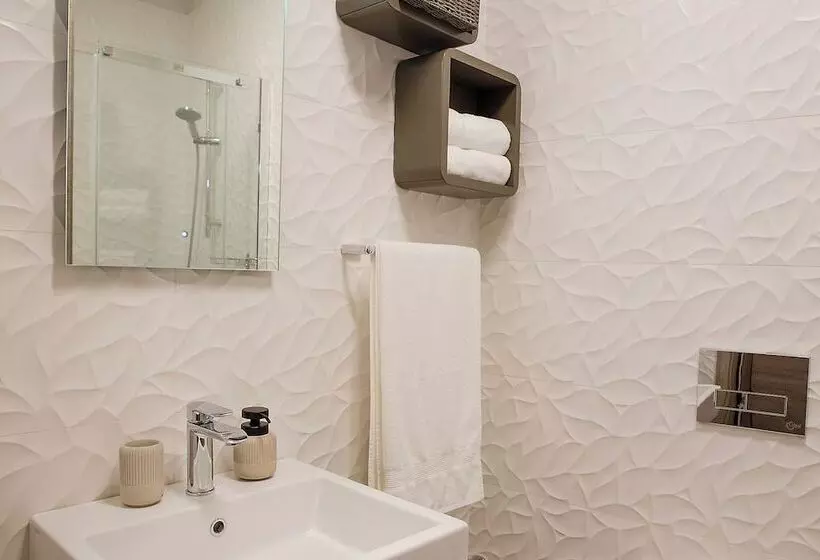 پانسیون Aldilà Art Rooms, Apartment And Vacation House