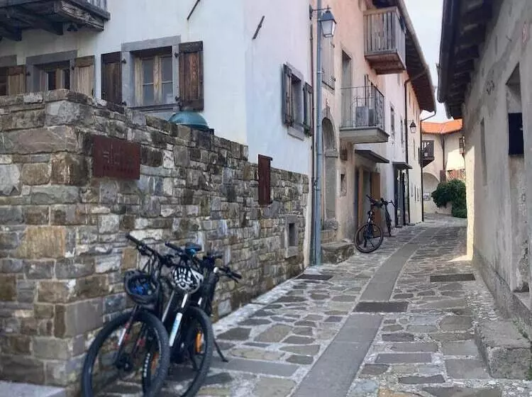 پانسیون Aldilà Art Rooms, Apartment And Vacation House