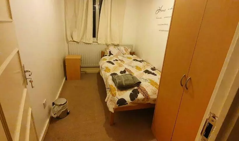 پانسیون Spacious And Serene Stay Near Milton Keynes Centre