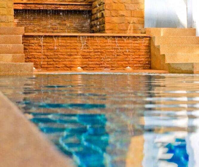 فندق Ben's House