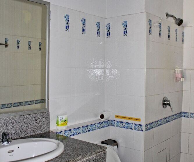 فندق Ben's House