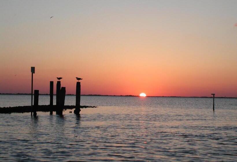 فندق Peregrine Townhomes