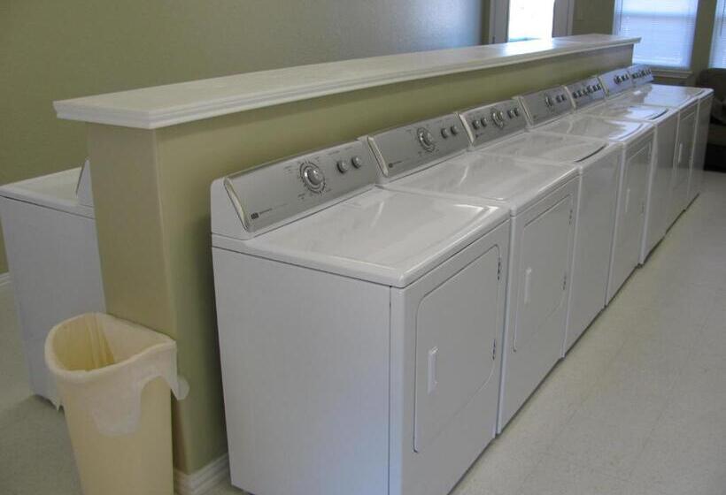 فندق Peregrine Townhomes