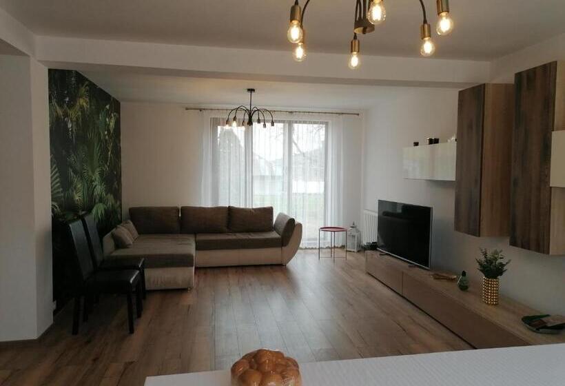 ホテル Agropensiunea Vila Cristina