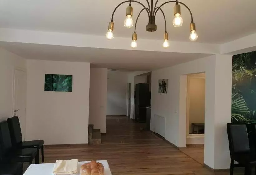 ホテル Agropensiunea Vila Cristina