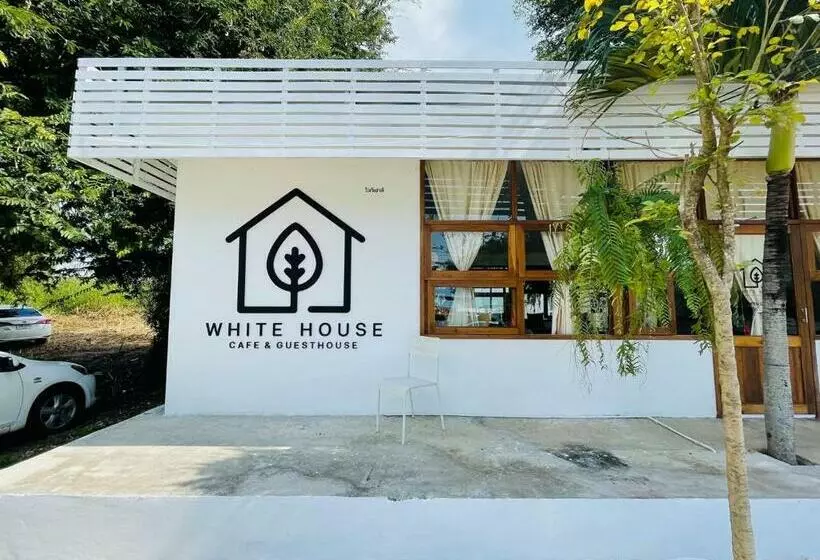 ホテル Whitehouse Cafe&guesthouse