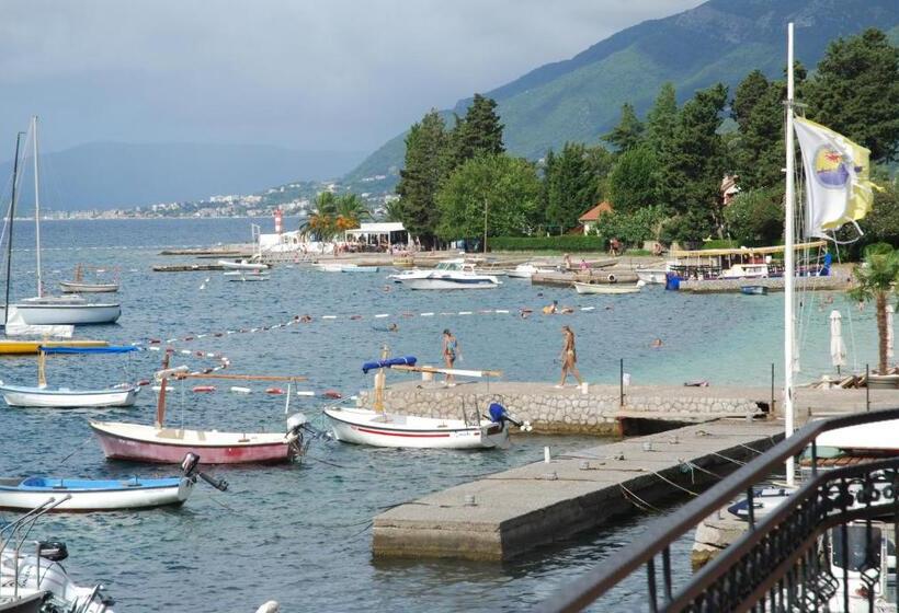 مُتل Opera Apartments