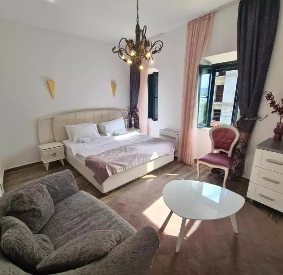 مُتل Opera Apartments