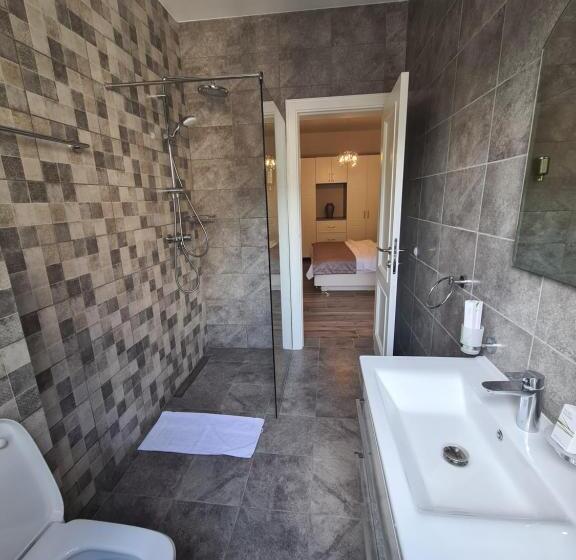 مُتل Opera Apartments