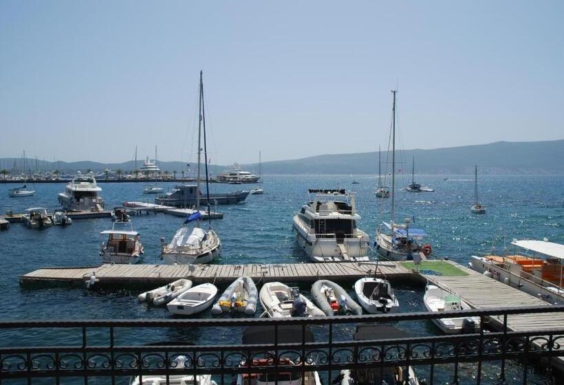 مُتل Opera Apartments