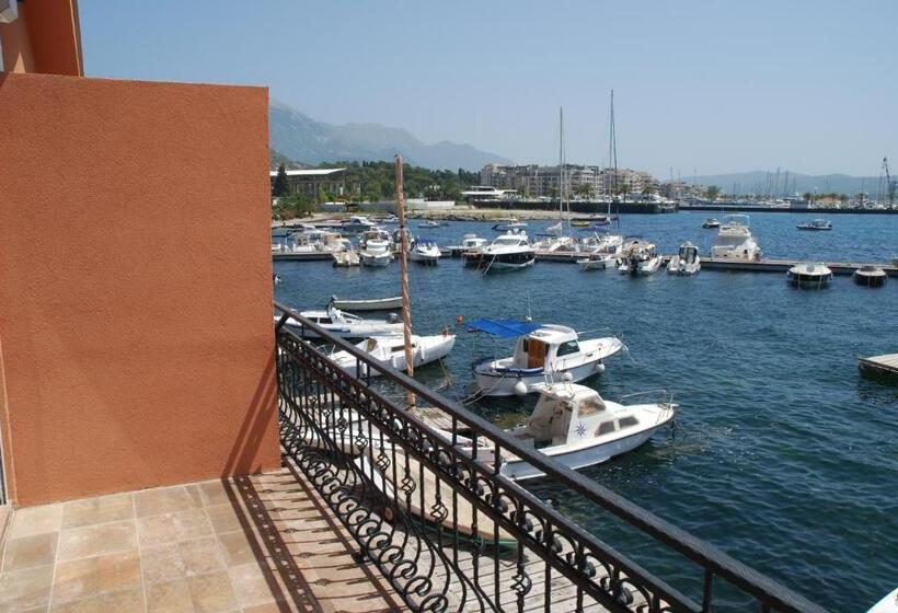 مُتل Opera Apartments