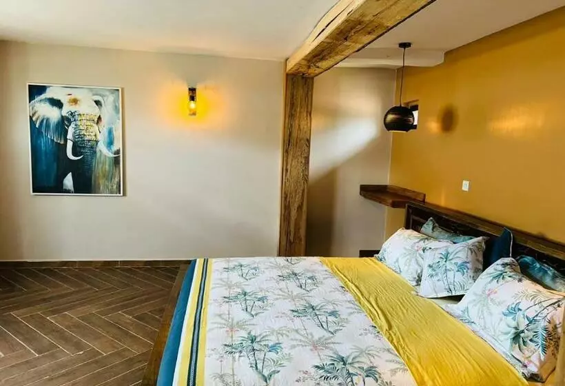 هتل The Forest Resort   Lweza