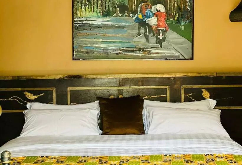 هتل The Forest Resort   Lweza