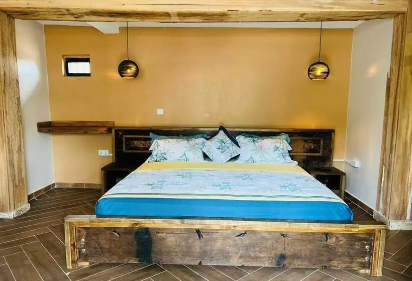 هتل The Forest Resort   Lweza