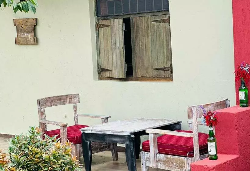 هتل The Forest Resort   Lweza