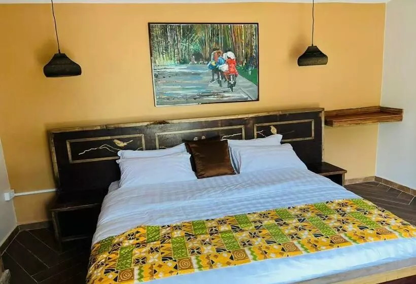 هتل The Forest Resort   Lweza