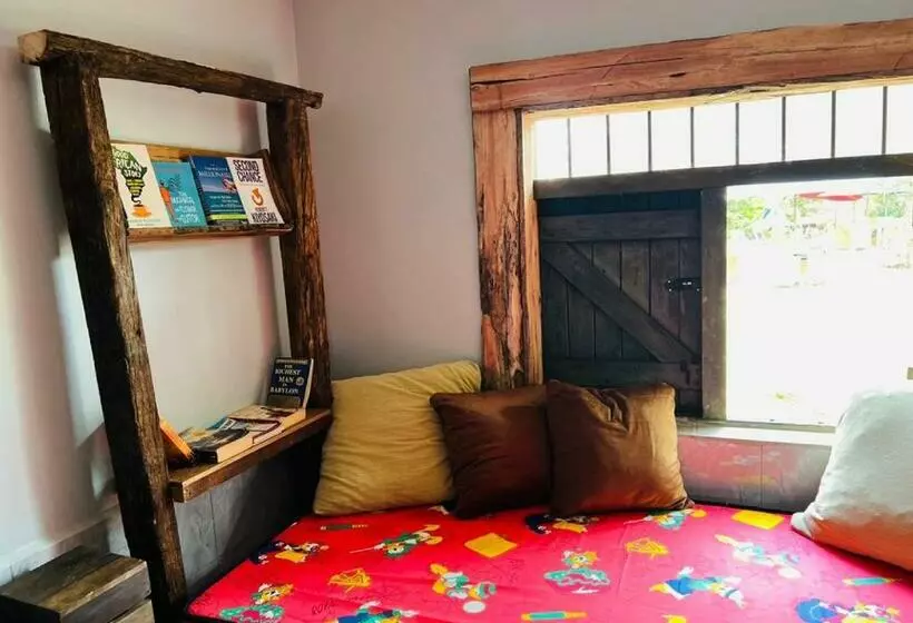 هتل The Forest Resort   Lweza