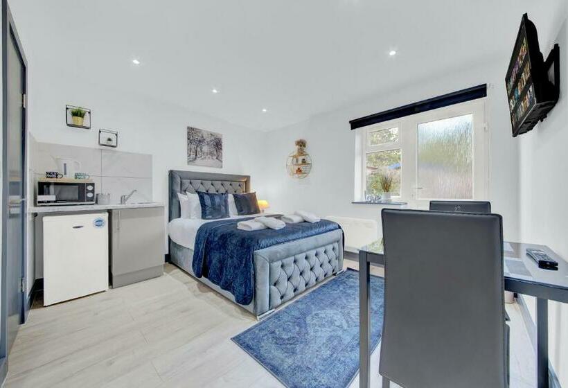 بنسيون Heathrow Stays Fawns Manor