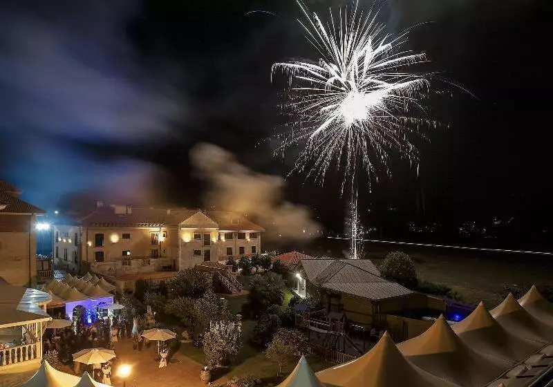 Apartamentos Spa Villa Pasiega