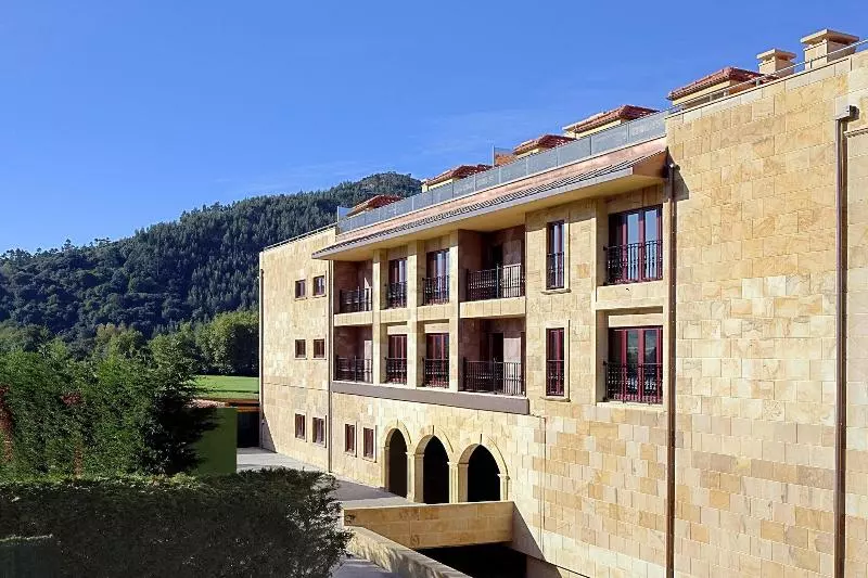 Apartamentos Spa Villa Pasiega
