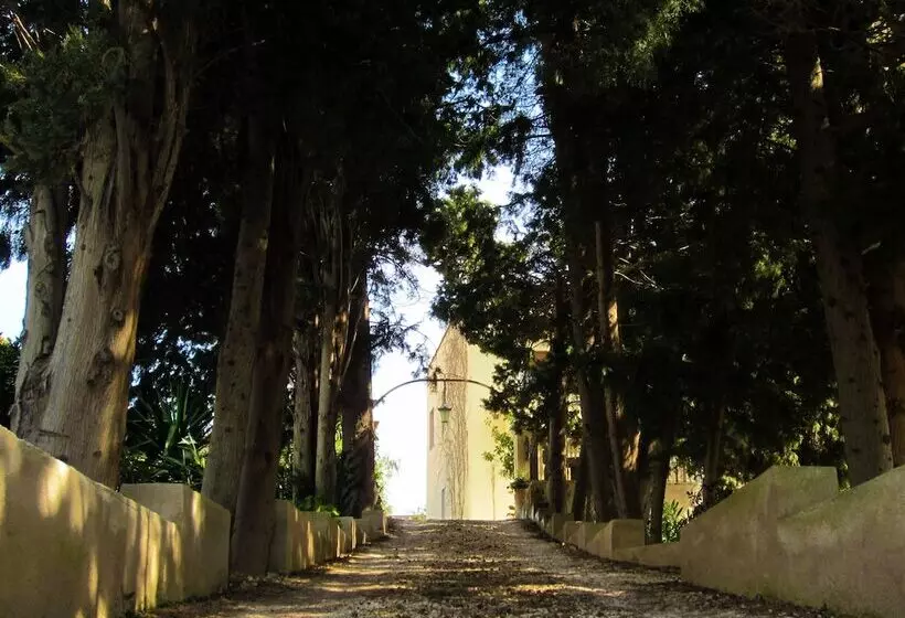 تختخواب و صبحانه Candalù Hotels Villa Giardinata