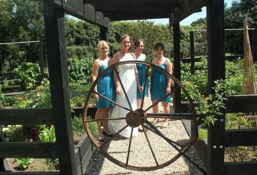 Cambridge Coach House