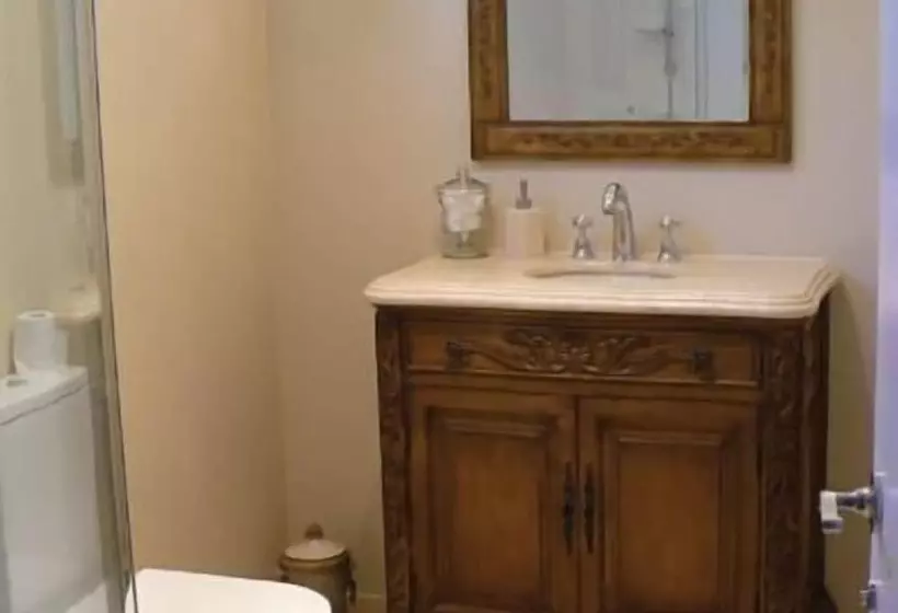 Cambridge Coach House