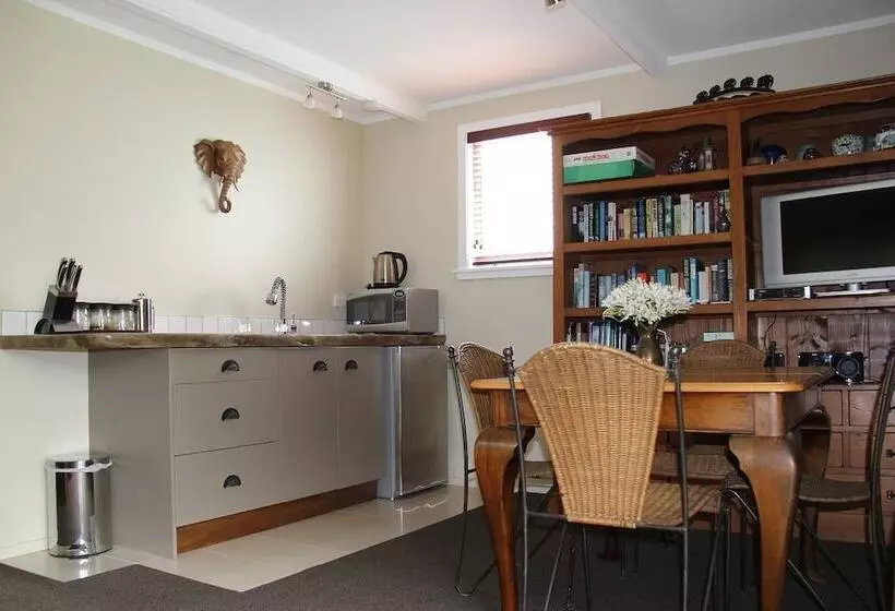 Cambridge Coach House