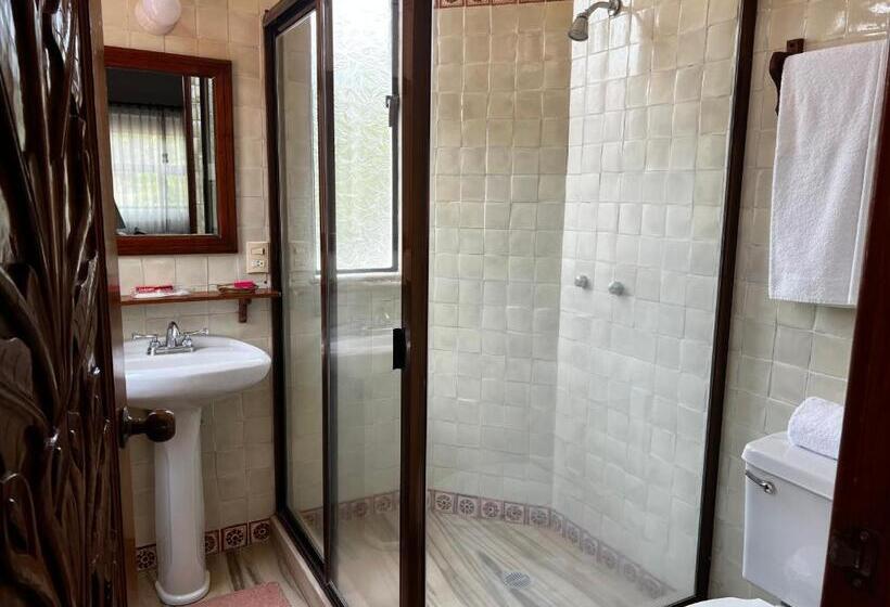 Casa Bugambilia, Un Pequeño Hotel En Tepoztlán
