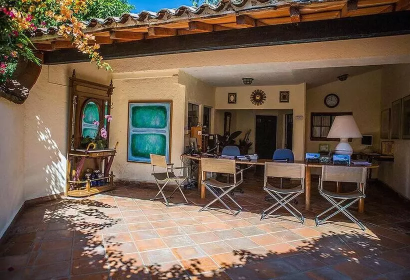 Casa Bugambilia, Un Pequeño Hotel En Tepoztlán