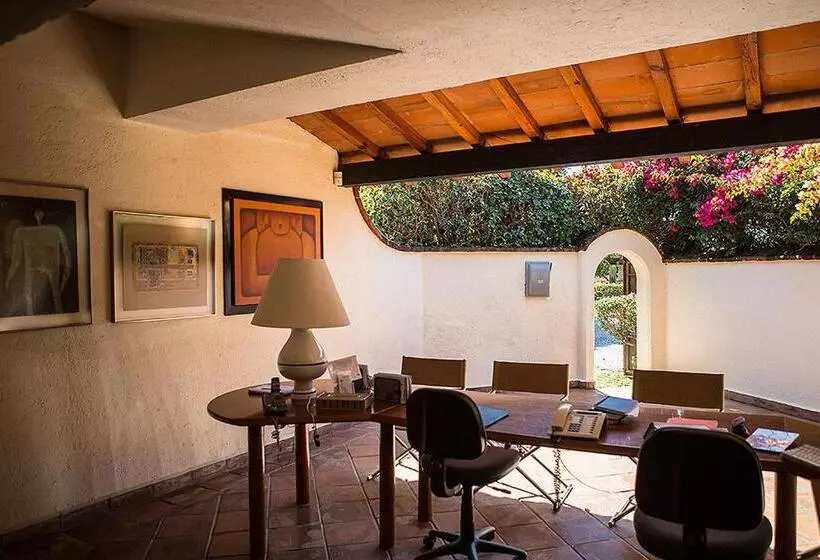 Casa Bugambilia, Un Pequeño Hotel En Tepoztlán