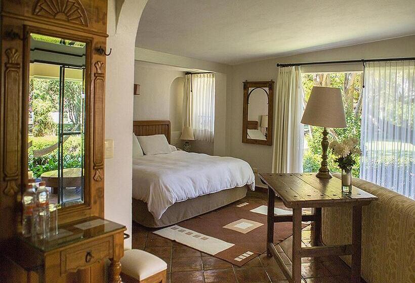 Casa Bugambilia, Un Pequeño Hotel En Tepoztlán