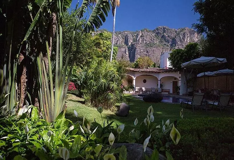 Casa Bugambilia, Un Pequeño Hotel En Tepoztlán