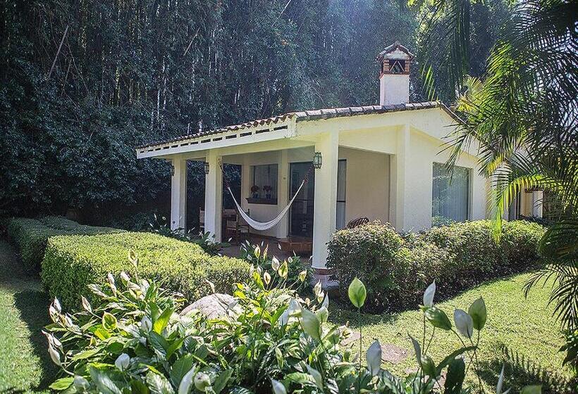 Casa Bugambilia, Un Pequeño Hotel En Tepoztlán