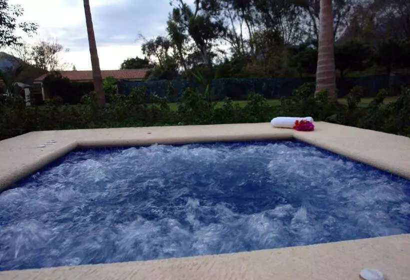 Casa Bugambilia, Un Pequeño Hotel En Tepoztlán