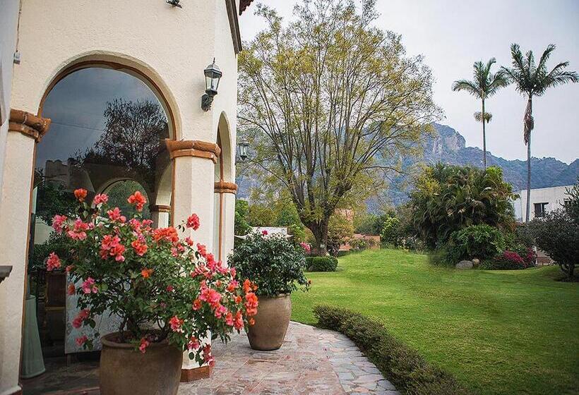 Casa Bugambilia, Un Pequeño Hotel En Tepoztlán