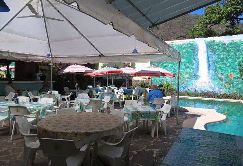 فندق Ajijic Plaza Suites